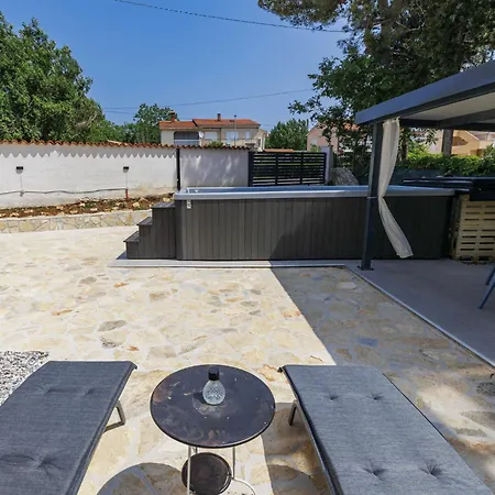 Lägenhet Meazza-1 By Interhome Medulin